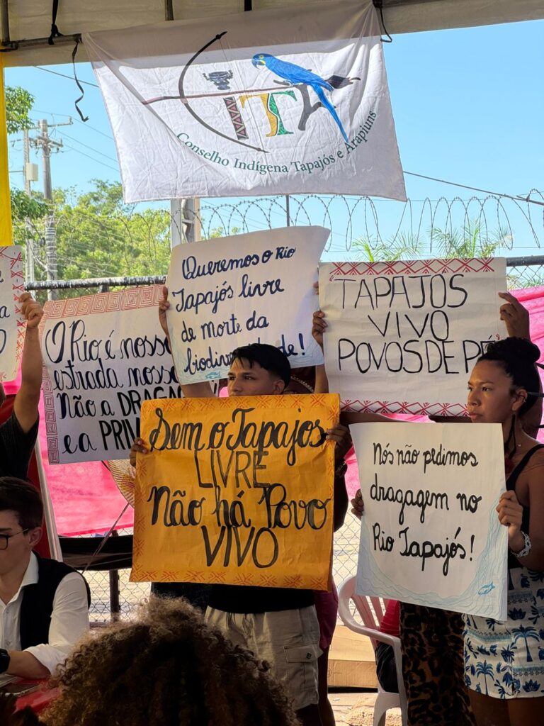 Povos do Baixo Tapajós intensificam resistência em Santarém e bloqueiam acesso ao aeroporto após ocupação de porto
