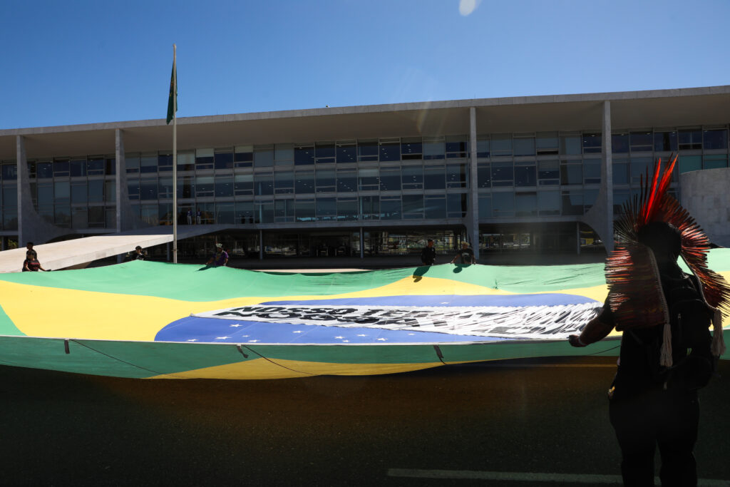 Em ato no Palácio do Planalto, povos indígenas defendem territórios e apresentam projeto para o futuro do Brasil